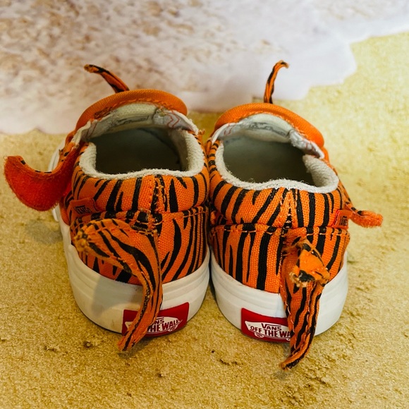 VANS•TIGER SHARK•TODDLER SIZE 5 - Picture 3 of 6